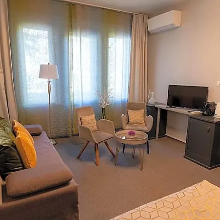 Hotel Piano Segedyn