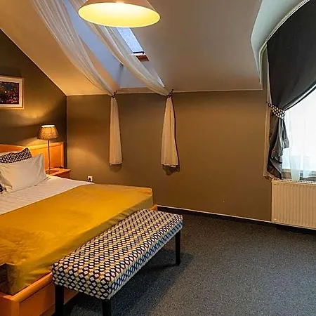 Hotel Piano 3*